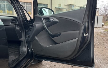 Opel Astra J, 2011 год, 625 000 рублей, 2 фотография