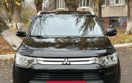 Mitsubishi Outlander III рестайлинг 3, 2014 год, 1 480 000 рублей, 3 фотография