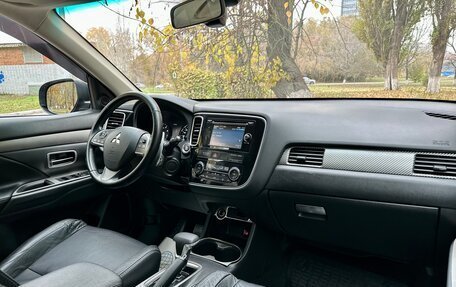 Mitsubishi Outlander III рестайлинг 3, 2014 год, 1 480 000 рублей, 16 фотография