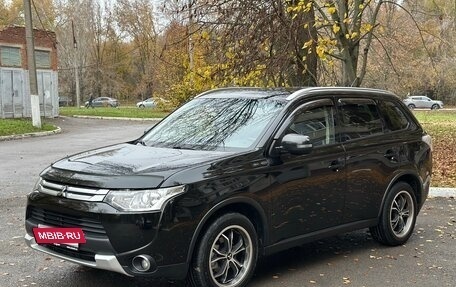Mitsubishi Outlander III рестайлинг 3, 2014 год, 1 480 000 рублей, 2 фотография