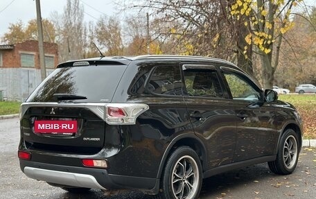 Mitsubishi Outlander III рестайлинг 3, 2014 год, 1 480 000 рублей, 8 фотография