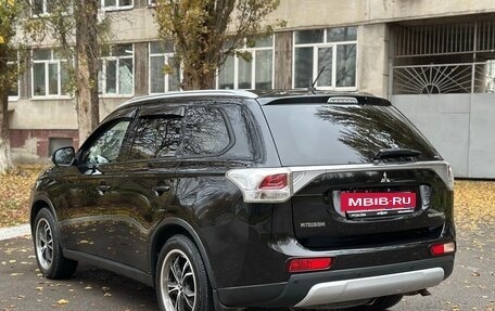 Mitsubishi Outlander III рестайлинг 3, 2014 год, 1 480 000 рублей, 11 фотография
