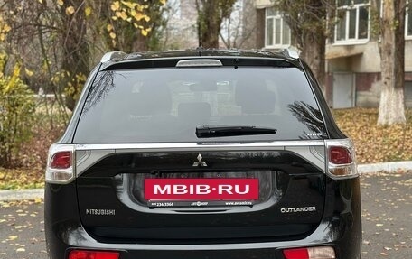 Mitsubishi Outlander III рестайлинг 3, 2014 год, 1 480 000 рублей, 9 фотография