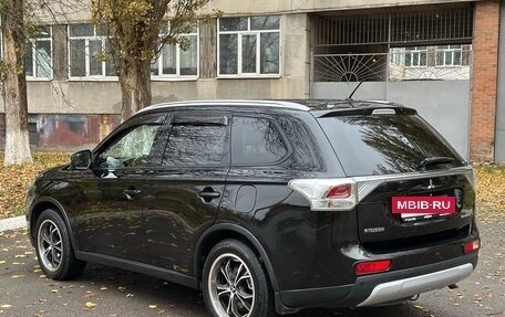 Mitsubishi Outlander III рестайлинг 3, 2014 год, 1 480 000 рублей, 10 фотография