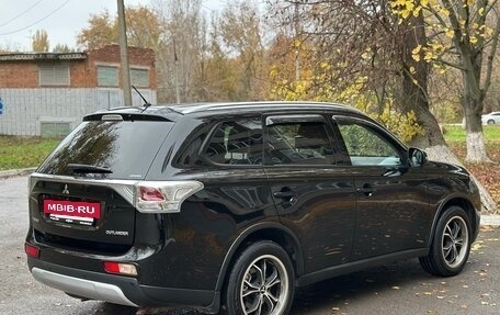 Mitsubishi Outlander III рестайлинг 3, 2014 год, 1 480 000 рублей, 7 фотография
