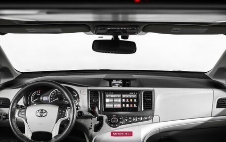 Toyota Sienna III, 2013 год, 1 999 000 рублей, 8 фотография