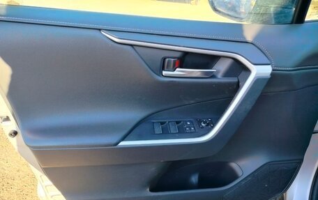 Toyota RAV4, 2021 год, 3 585 000 рублей, 10 фотография