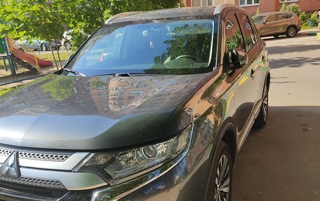 Mitsubishi Outlander III рестайлинг 3, 2019 год, 2 300 000 рублей, 4 фотография