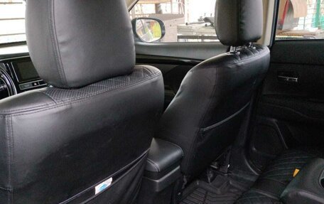 Mitsubishi Outlander III рестайлинг 3, 2019 год, 2 300 000 рублей, 12 фотография