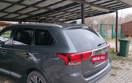 Mitsubishi Outlander III рестайлинг 3, 2019 год, 2 300 000 рублей, 9 фотография