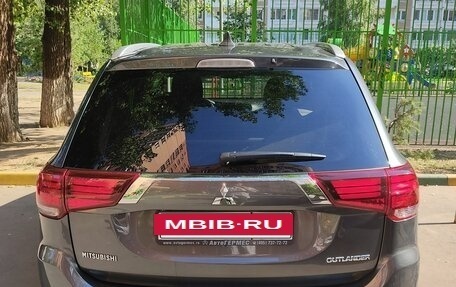 Mitsubishi Outlander III рестайлинг 3, 2019 год, 2 300 000 рублей, 14 фотография