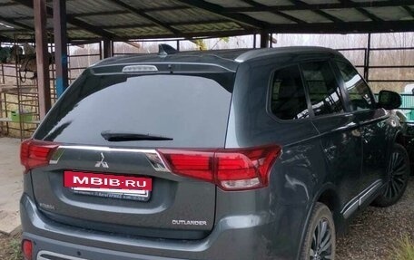 Mitsubishi Outlander III рестайлинг 3, 2019 год, 2 300 000 рублей, 6 фотография