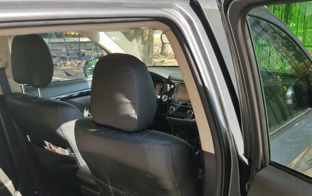 Mitsubishi Outlander III рестайлинг 3, 2019 год, 2 300 000 рублей, 20 фотография