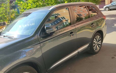 Mitsubishi Outlander III рестайлинг 3, 2019 год, 2 300 000 рублей, 22 фотография