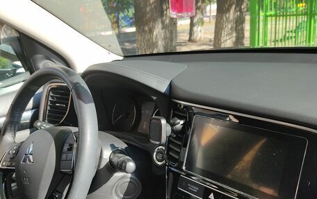 Mitsubishi Outlander III рестайлинг 3, 2019 год, 2 300 000 рублей, 19 фотография