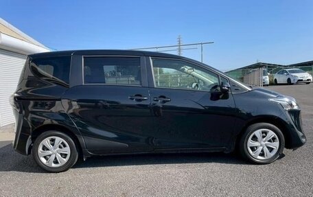 Toyota Sienta II, 2022 год, 1 232 000 рублей, 4 фотография