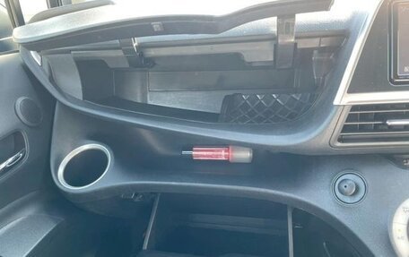 Toyota Sienta II, 2022 год, 1 232 000 рублей, 11 фотография