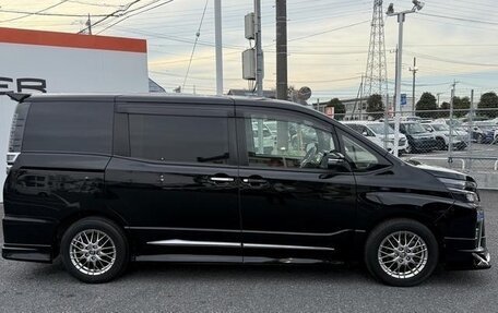 Toyota Voxy III, 2021 год, 1 910 007 рублей, 8 фотография