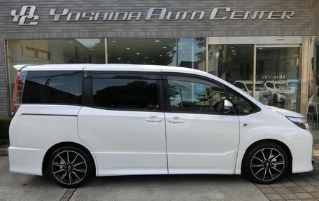 Toyota Noah III, 2021 год, 1 950 007 рублей, 7 фотография