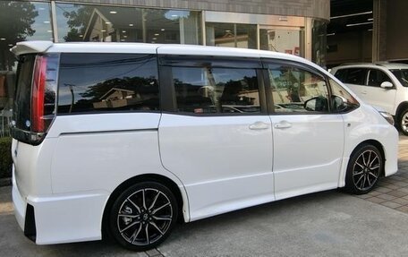 Toyota Noah III, 2021 год, 1 950 007 рублей, 6 фотография