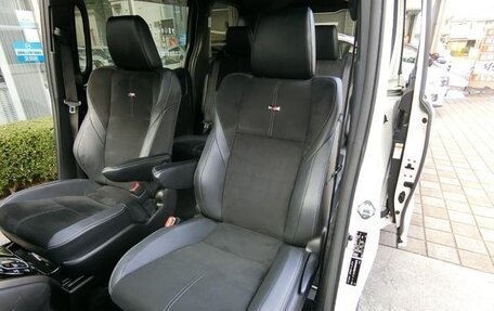 Toyota Noah III, 2021 год, 1 950 007 рублей, 14 фотография