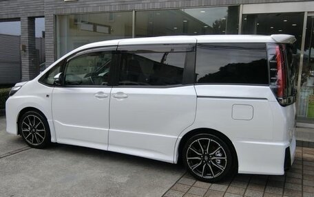 Toyota Noah III, 2021 год, 1 950 007 рублей, 4 фотография