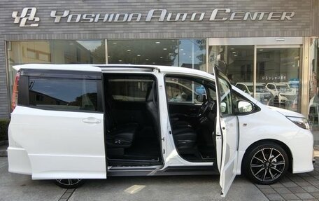 Toyota Noah III, 2021 год, 1 950 007 рублей, 9 фотография