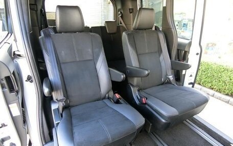 Toyota Noah III, 2021 год, 1 950 007 рублей, 31 фотография