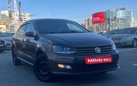 Volkswagen Polo VI (EU Market), 2015 год, 890 000 рублей, 2 фотография
