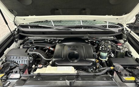 Toyota Land Cruiser Prado 150 рестайлинг 2, 2017 год, 4 600 000 рублей, 39 фотография