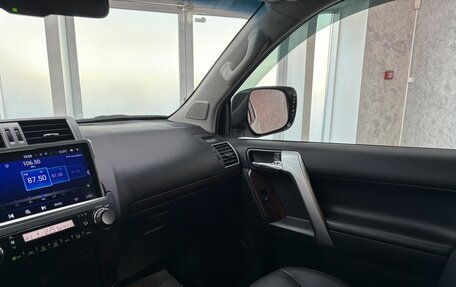 Toyota Land Cruiser Prado 150 рестайлинг 2, 2017 год, 4 600 000 рублей, 32 фотография