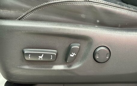 Toyota Land Cruiser Prado 150 рестайлинг 2, 2017 год, 4 600 000 рублей, 33 фотография