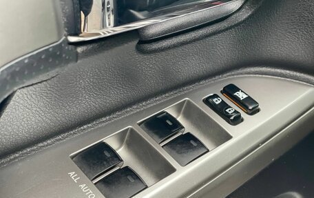 Toyota Land Cruiser 200, 2012 год, 3 990 000 рублей, 8 фотография