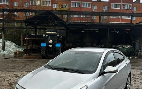 Hyundai Solaris II рестайлинг, 2016 год, 825 000 рублей, 3 фотография