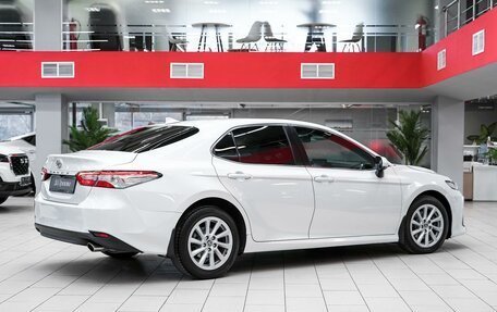 Toyota Camry, 2021 год, 1 799 000 рублей, 2 фотография