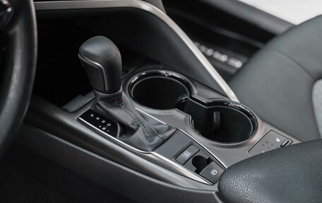 Toyota Camry, 2021 год, 1 799 000 рублей, 10 фотография