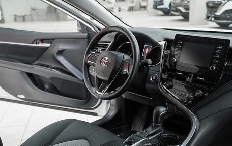 Toyota Camry, 2021 год, 1 799 000 рублей, 13 фотография