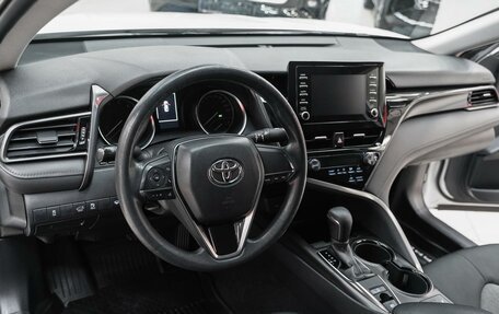 Toyota Camry, 2021 год, 1 799 000 рублей, 9 фотография