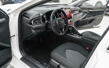 Toyota Camry, 2021 год, 1 799 000 рублей, 8 фотография