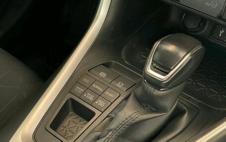 Toyota RAV4, 2020 год, 3 499 900 рублей, 12 фотография