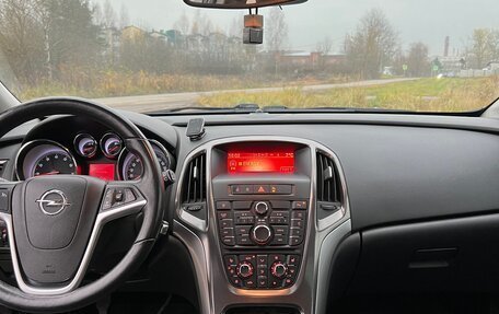 Opel Astra J, 2011 год, 700 000 рублей, 3 фотография