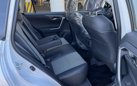 Toyota RAV4, 2025 год, 3 990 000 рублей, 27 фотография