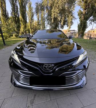Toyota Camry XV70, 2018 год, 1 800 000 рублей, 1 фотография