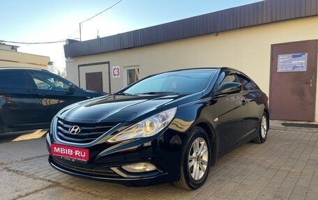 Hyundai Sonata VI, 2011 год, 800 000 рублей, 1 фотография