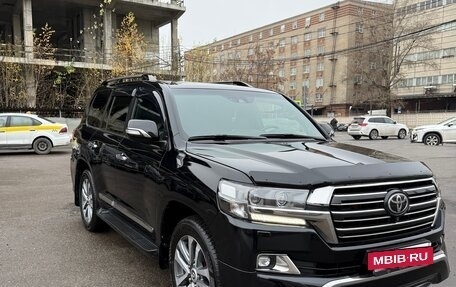 Toyota Land Cruiser 200, 2016 год, 5 800 000 рублей, 3 фотография