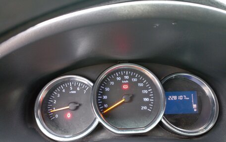 Renault Logan II, 2017 год, 475 000 рублей, 8 фотография