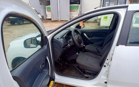 Renault Logan II, 2017 год, 475 000 рублей, 7 фотография