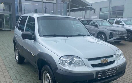 Chevrolet Niva I рестайлинг, 2017 год, 678 000 рублей, 3 фотография