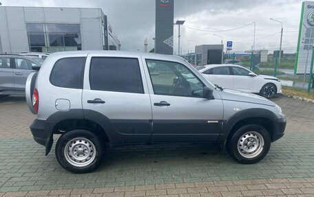 Chevrolet Niva I рестайлинг, 2017 год, 678 000 рублей, 4 фотография