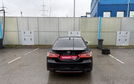 Toyota Camry, 2020 год, 2 700 000 рублей, 2 фотография